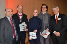 PreistrÃ¤ger  Hybrid House mit Staatsrat Sachs und AC-PrÃ¤sident Kottmeier, Fotio: Astrid Ott